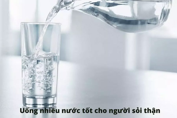 Uống nhiều nước ngăn lắng đọng tinh thể tạo sỏi thận